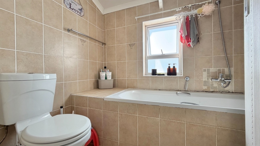 2 Bedroom Property for Sale in Gordons Bay Central Western Cape